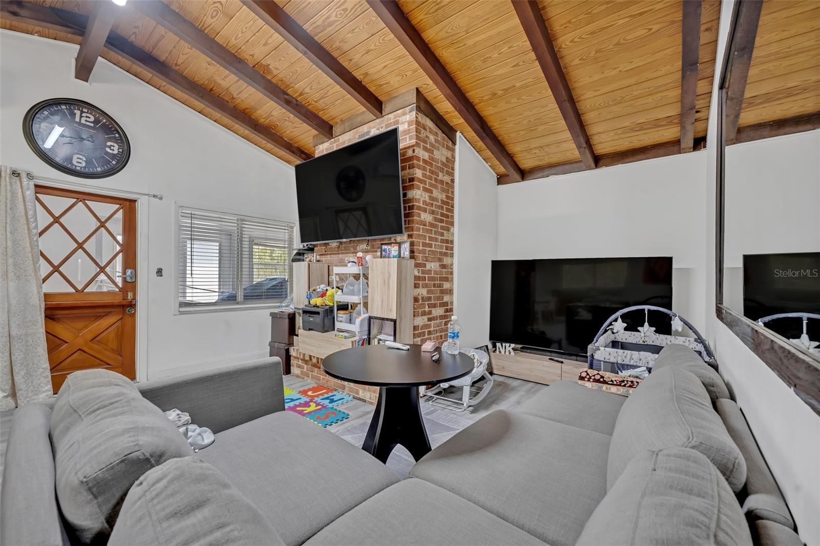 11424 Westwood Blvd Property Photo 9