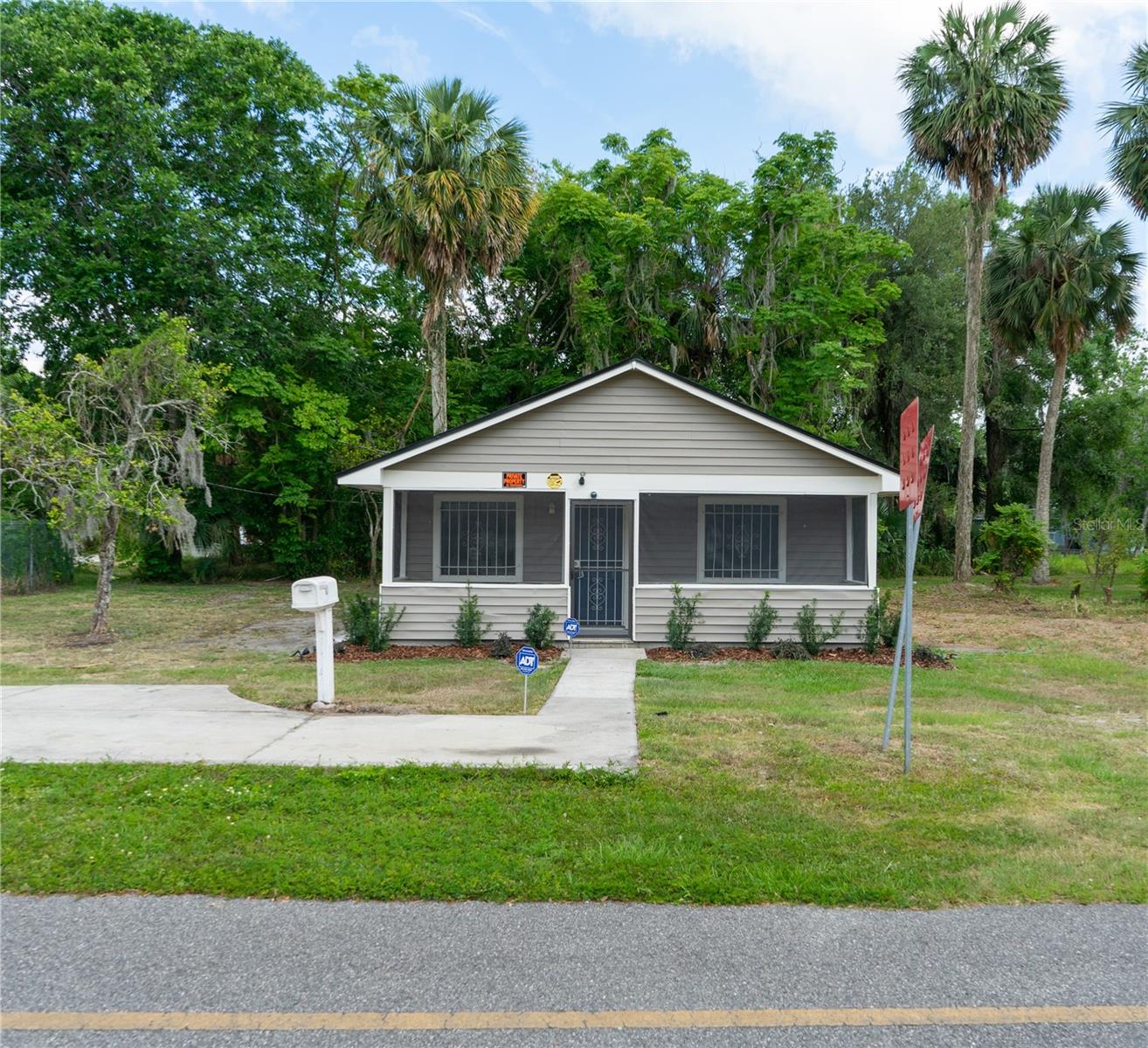 1307 RAILROAD AVE Property Photo 1