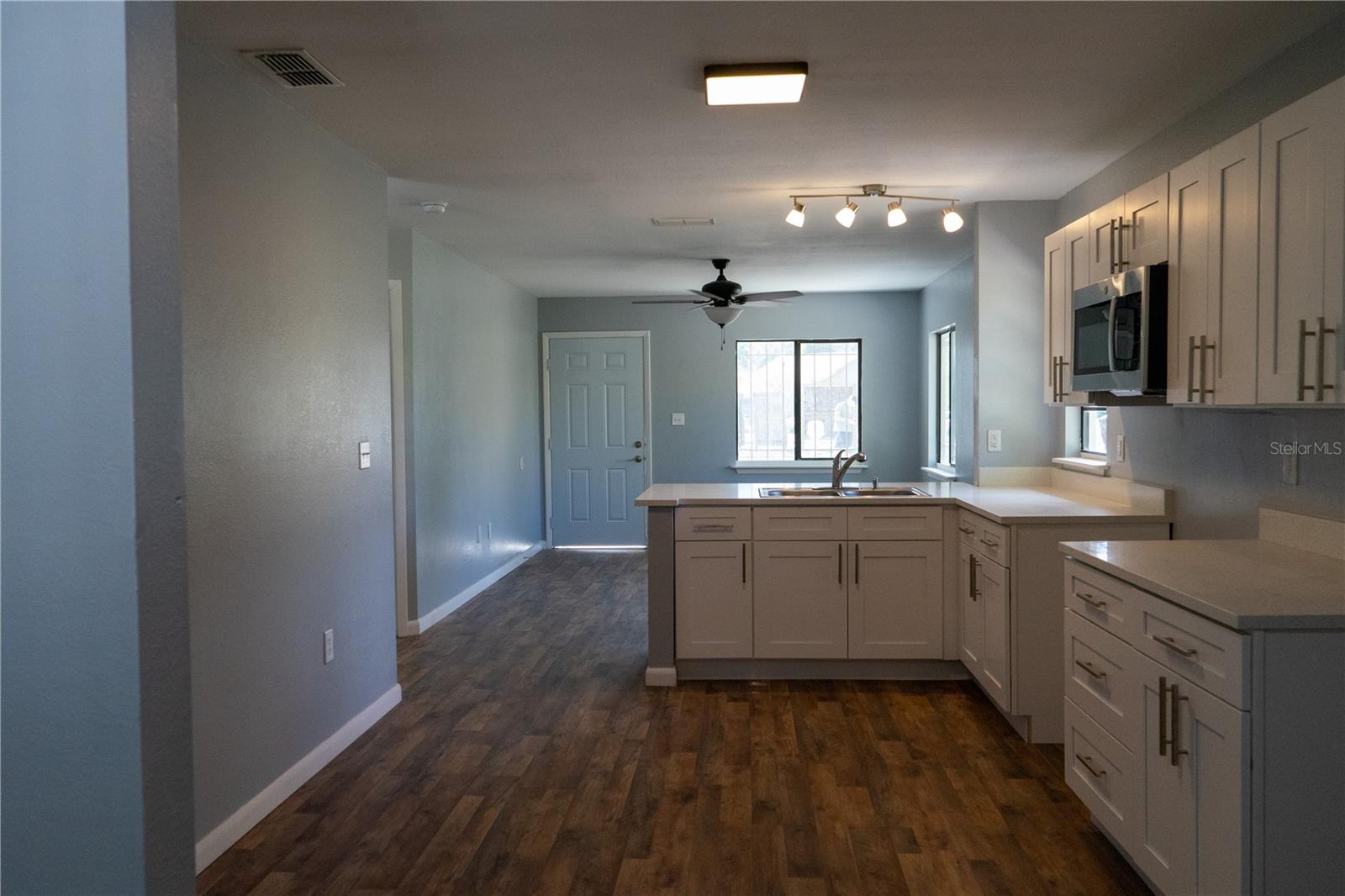 1307 Railroad Ave Property Photo 4