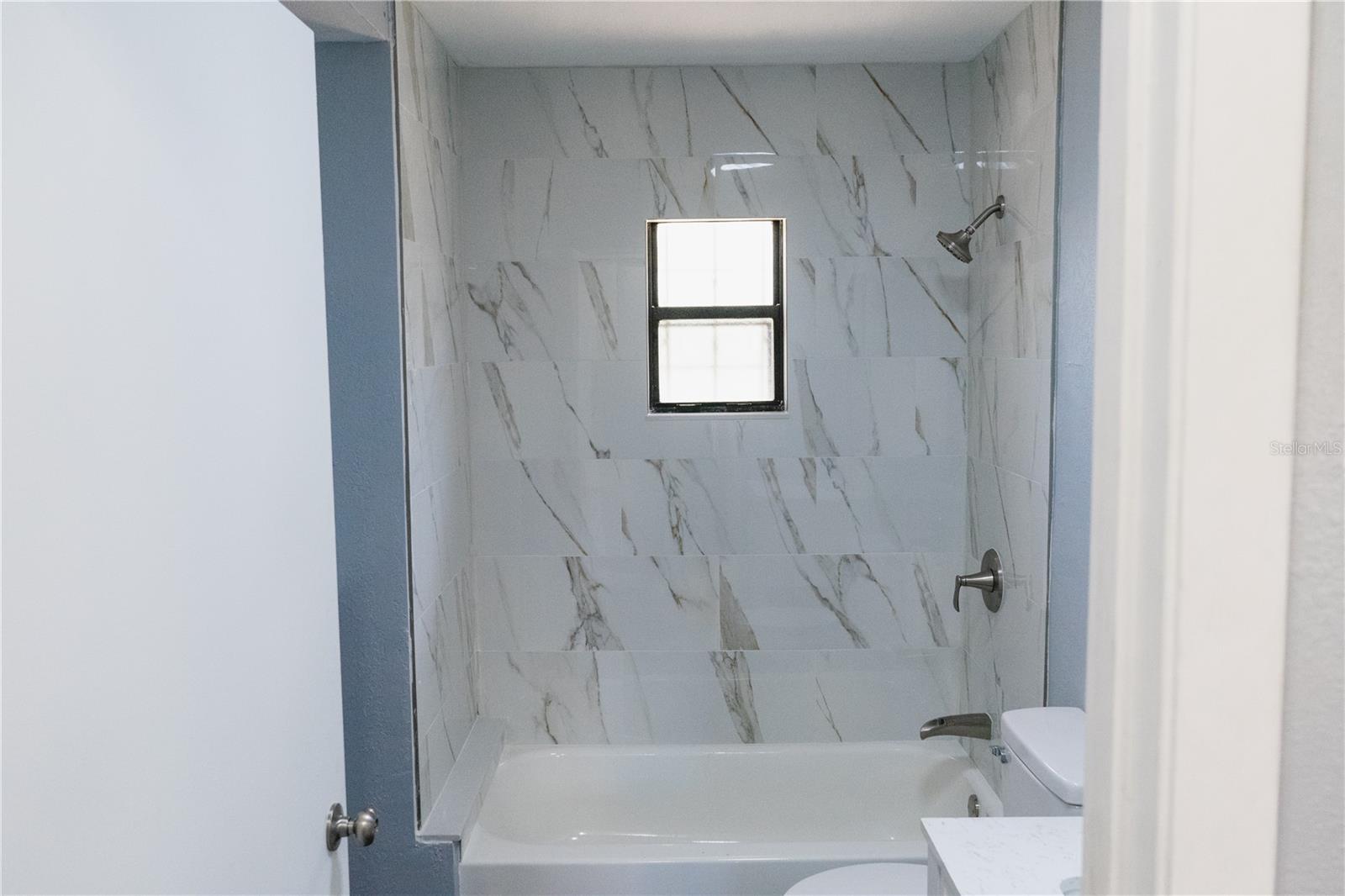 1307 Railroad Ave Property Photo 7