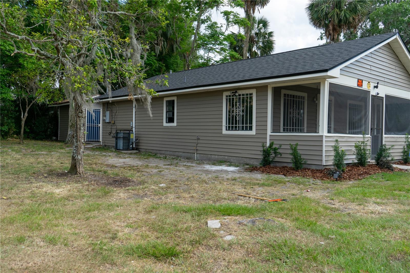 1307 Railroad Ave Property Photo 8