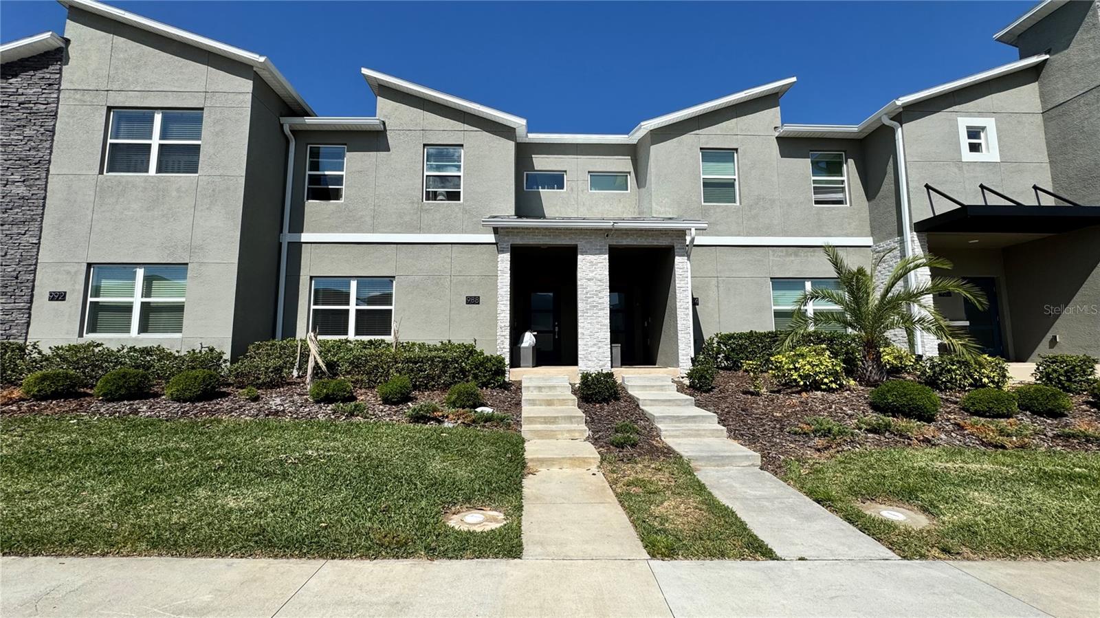 988 Leader St Property Photo