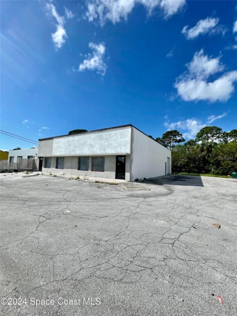 3558 S Hopkins Ave Property Photo
