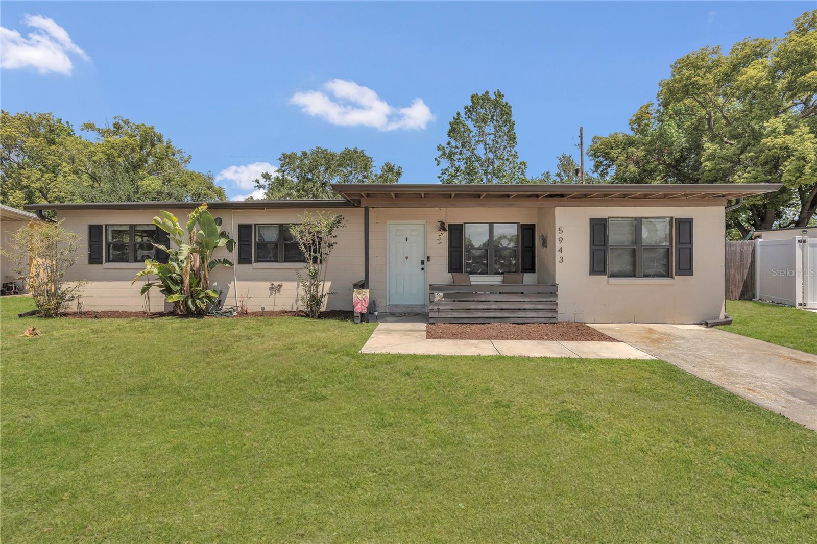 5943 Sunderland Dr Property Photo