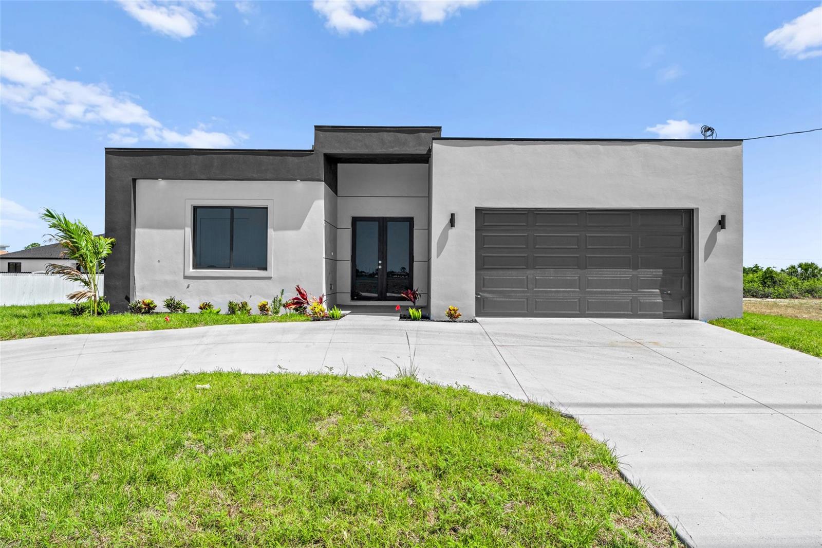 1247 Kismet Pkwy W Property Photo
