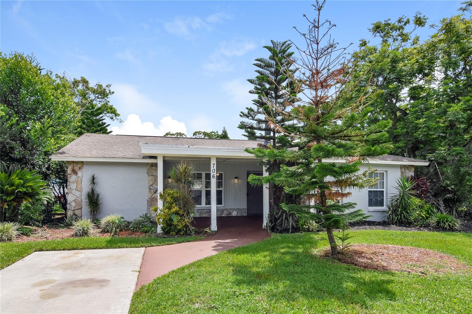 706 Holly Ter Property Photo