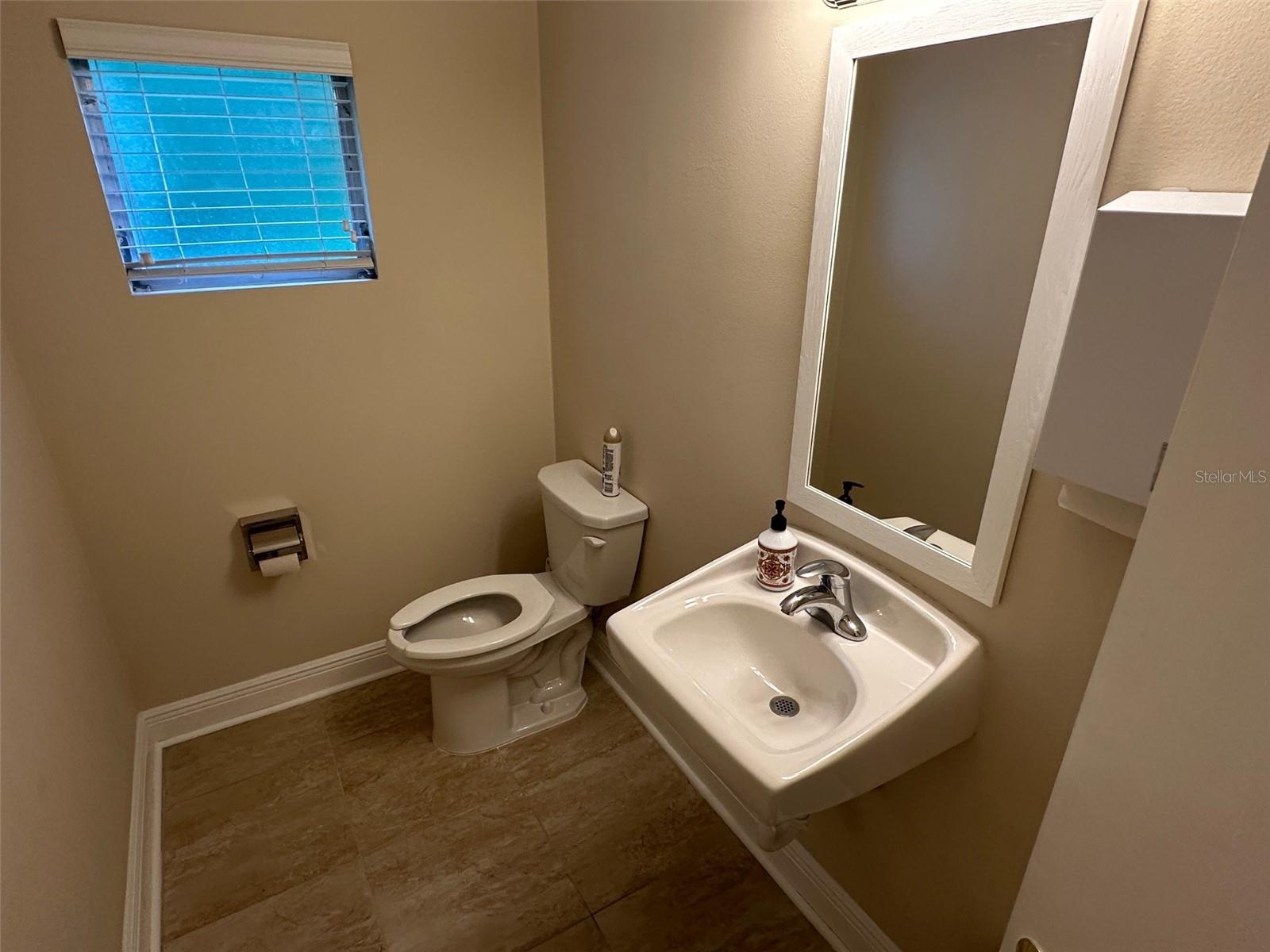 500 E Airport Blvd Property Photo 14