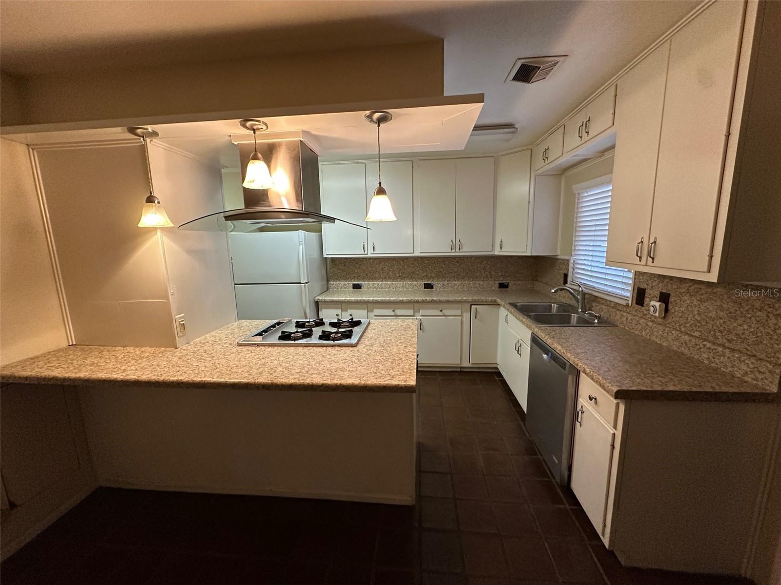 502 E Airport Blvd Property Photo 10