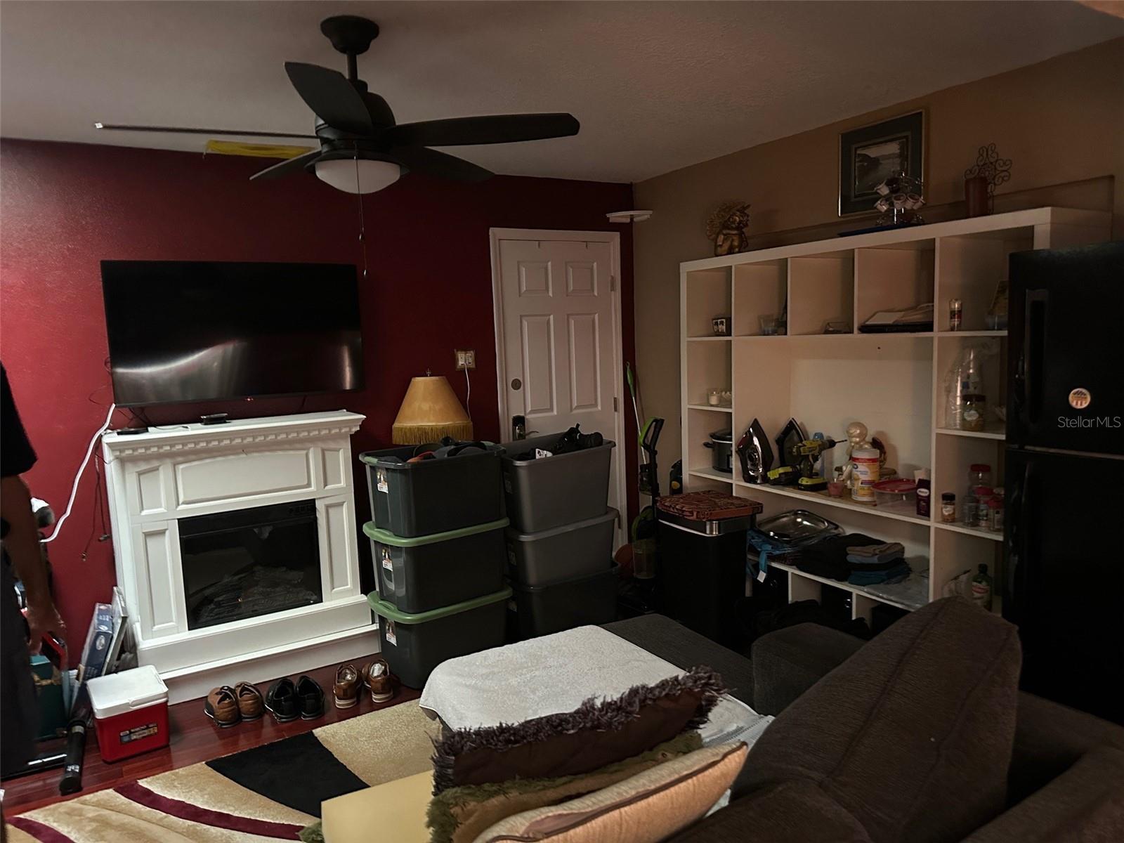 300 Broadview Ave Property Photo 8