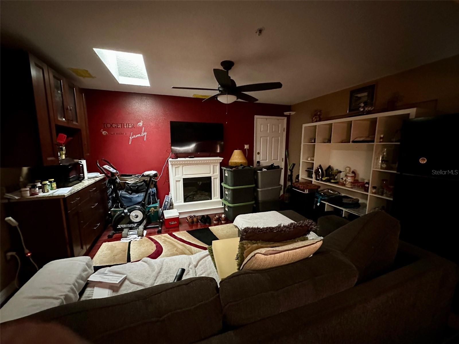 300 Broadview Ave Property Photo 10