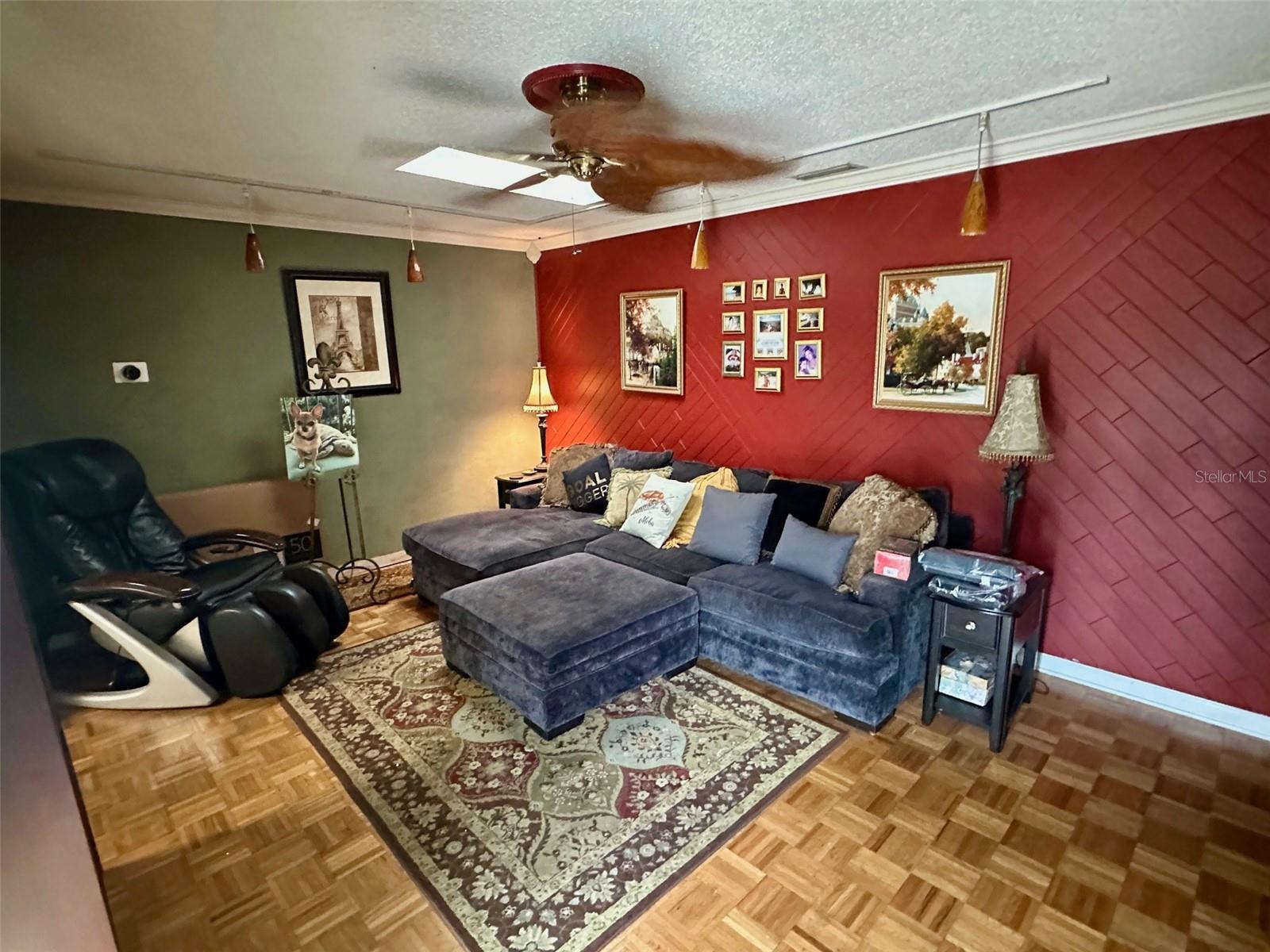 300 Broadview Ave Property Photo 17