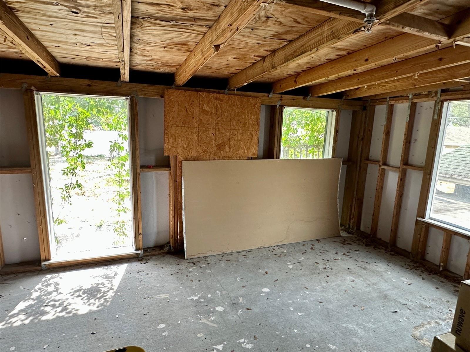 300 Broadview Ave Property Photo 25