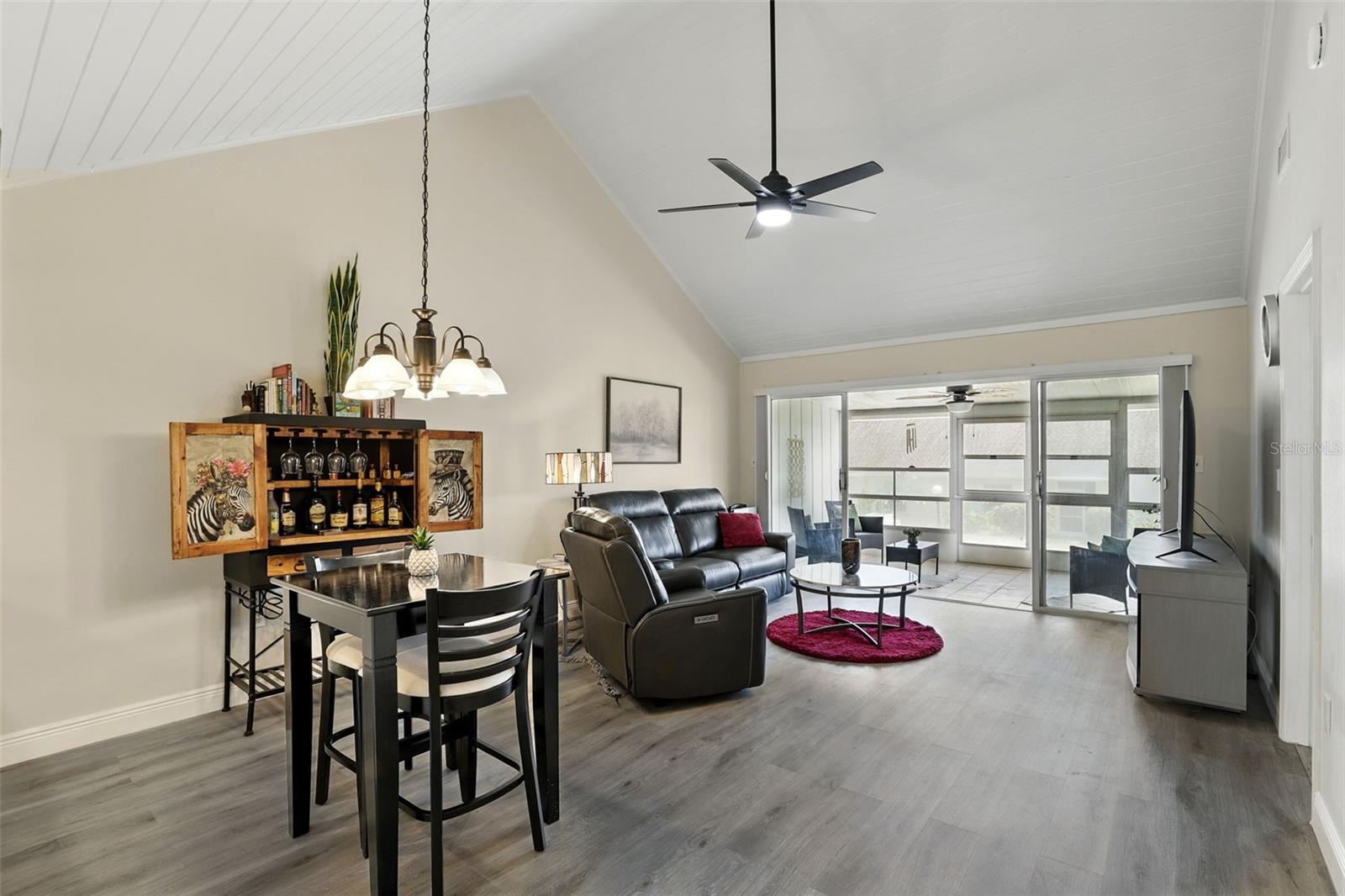 1136 Villa Ln #96 Property Photo 4