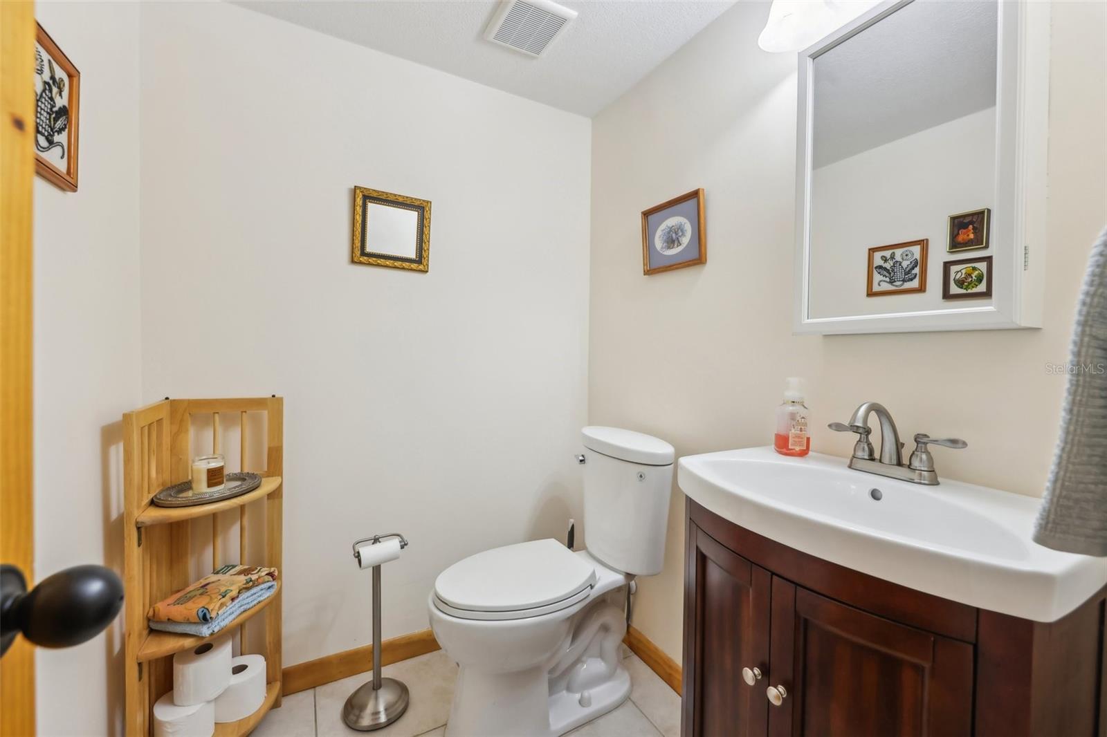 702 Glasgow Ct Property Photo 15