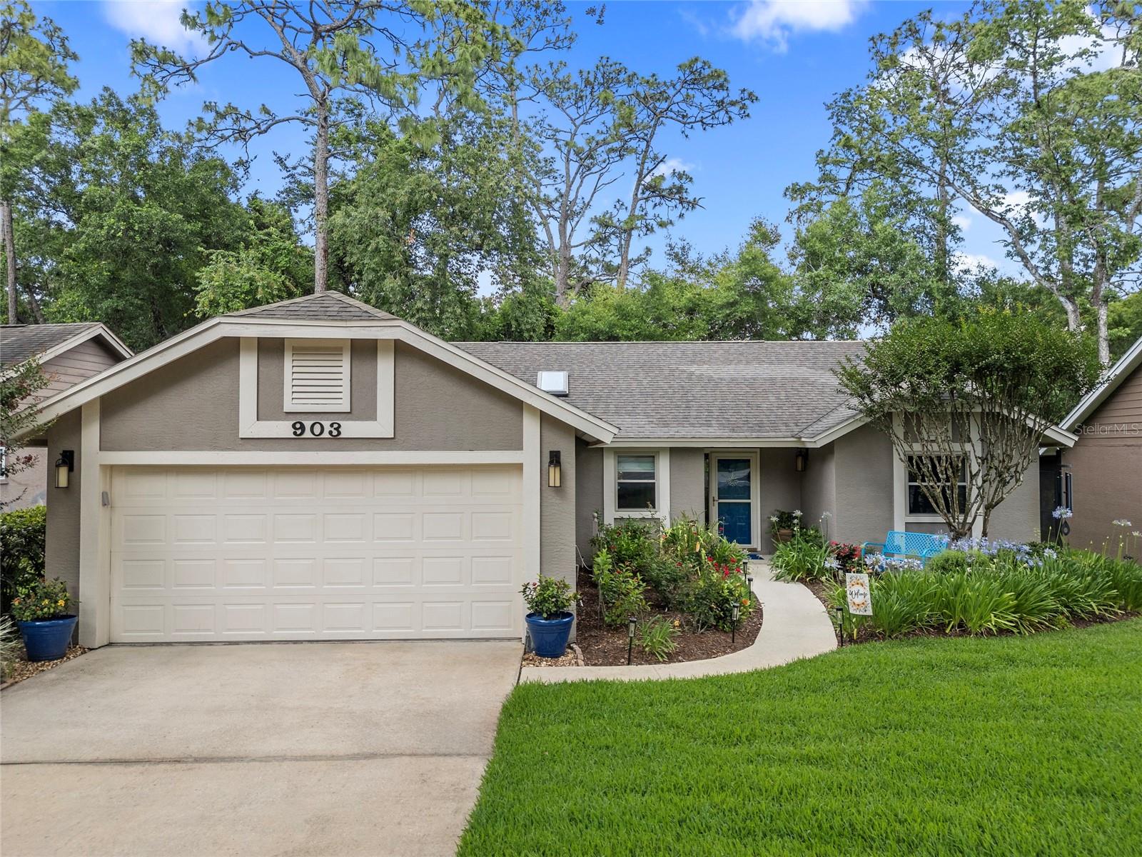 903 Oak Leaf Ct Property Photo
