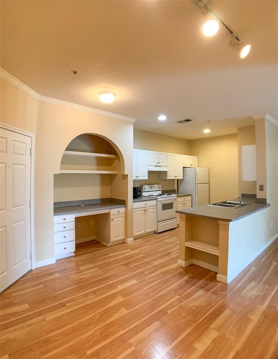 860 N Orange Ave #428 Property Photo 2