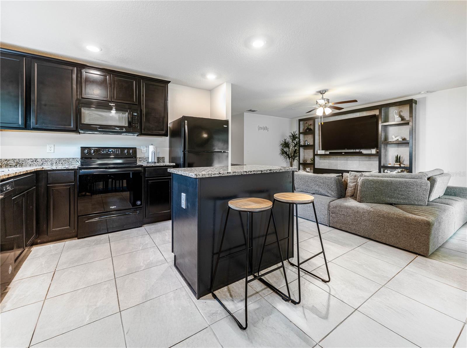 543 Nardello Dr Property Photo 5