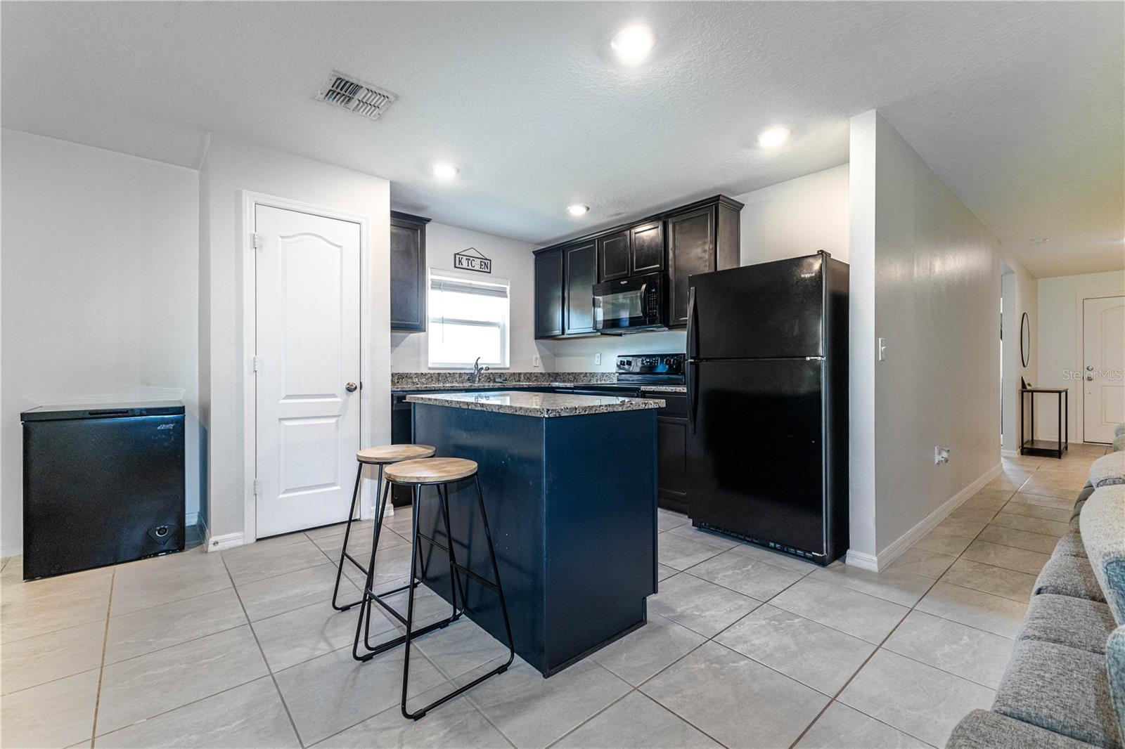 543 Nardello Dr Property Photo 7