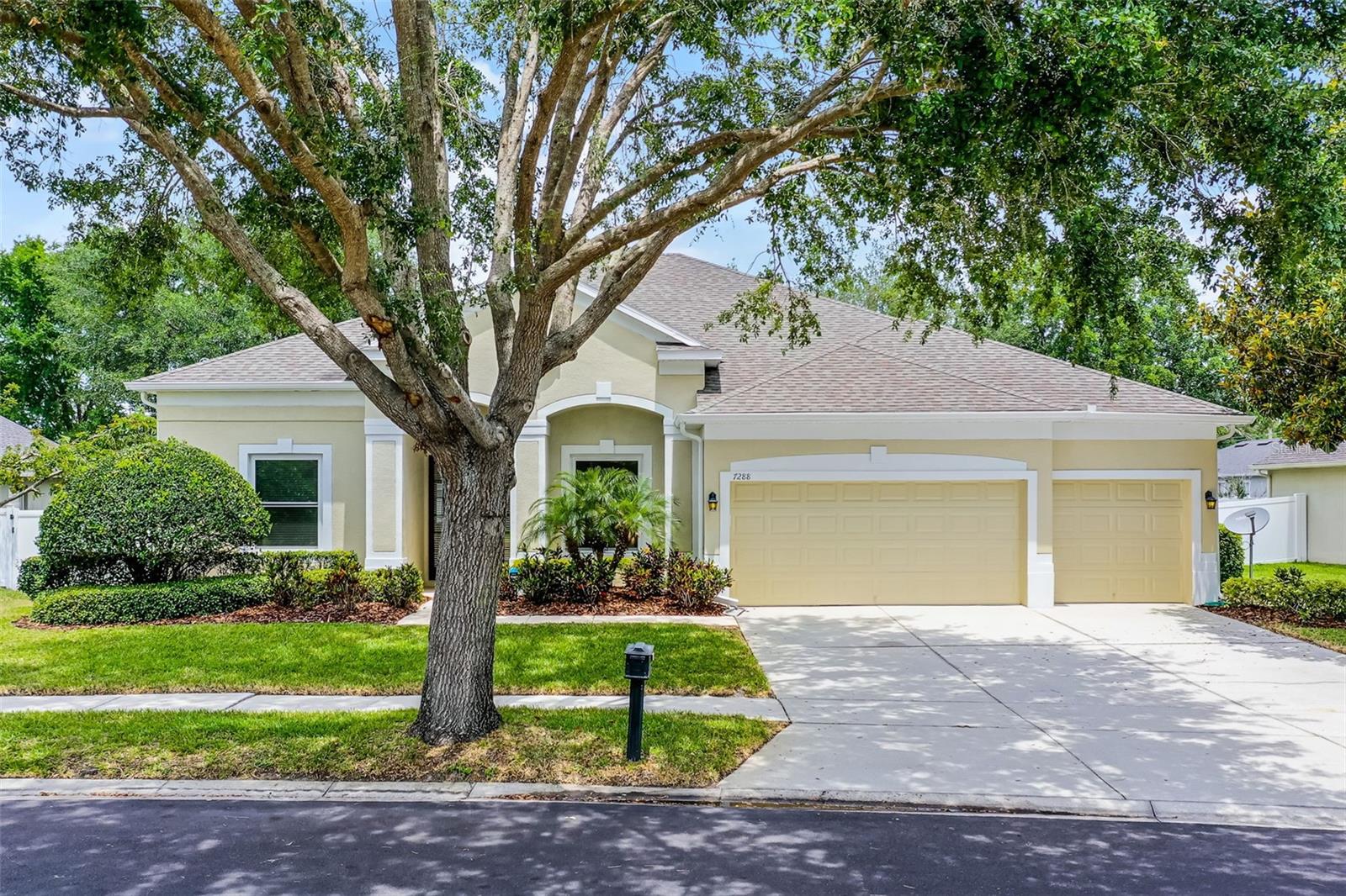 7288 Winding Lake Cir Property Photo