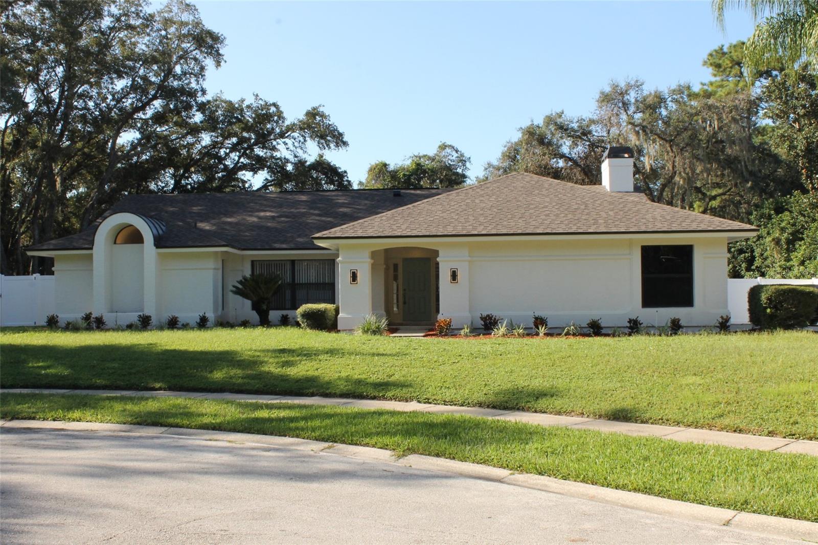 668 Lamoka Ct Property Photo