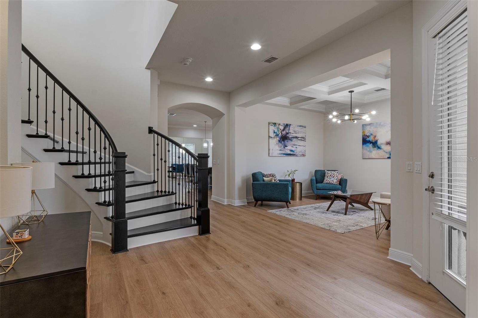 10819 Savona Way Property Photo 6