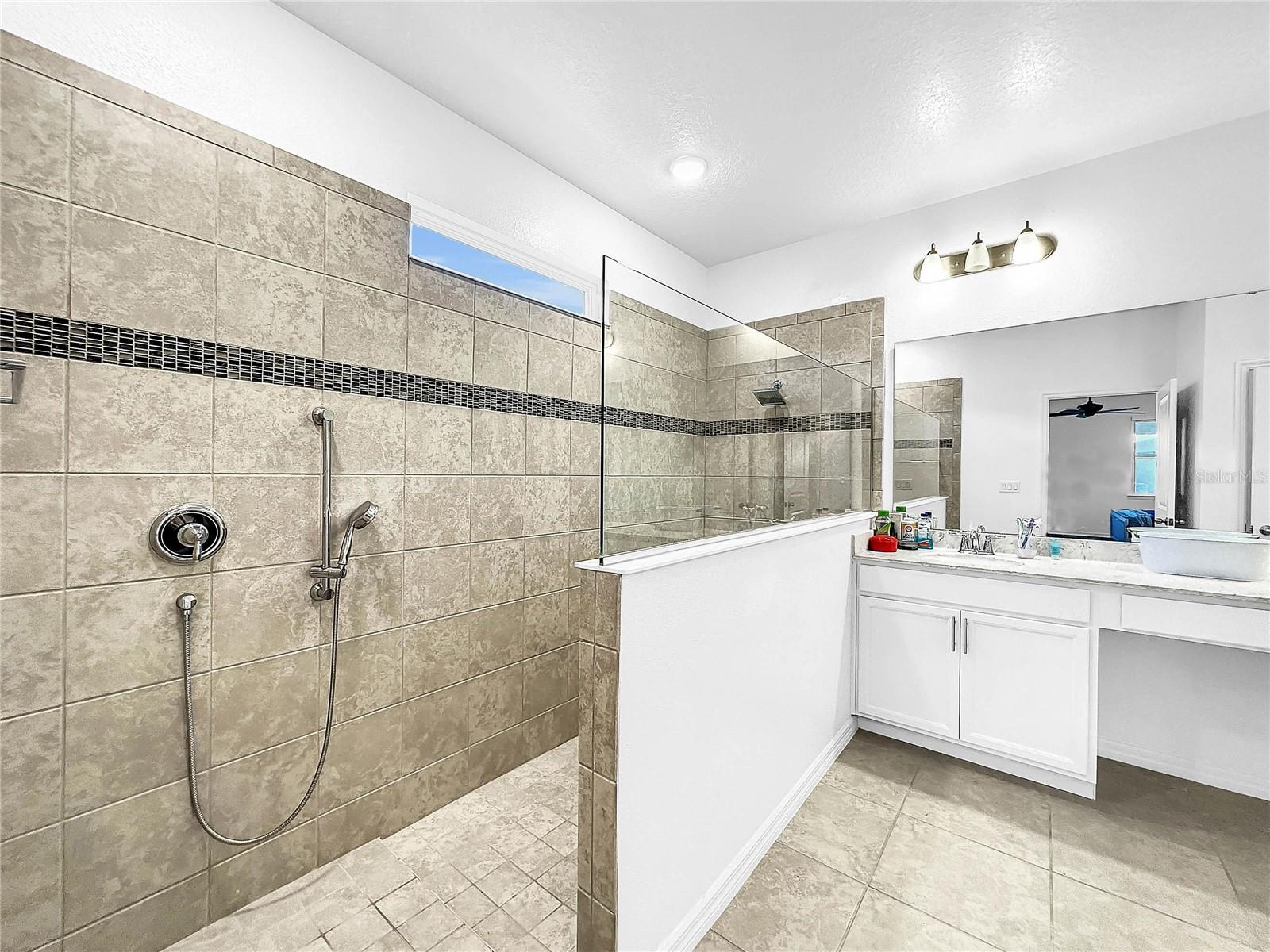 1210 Lone Palm Way Property Photo 9