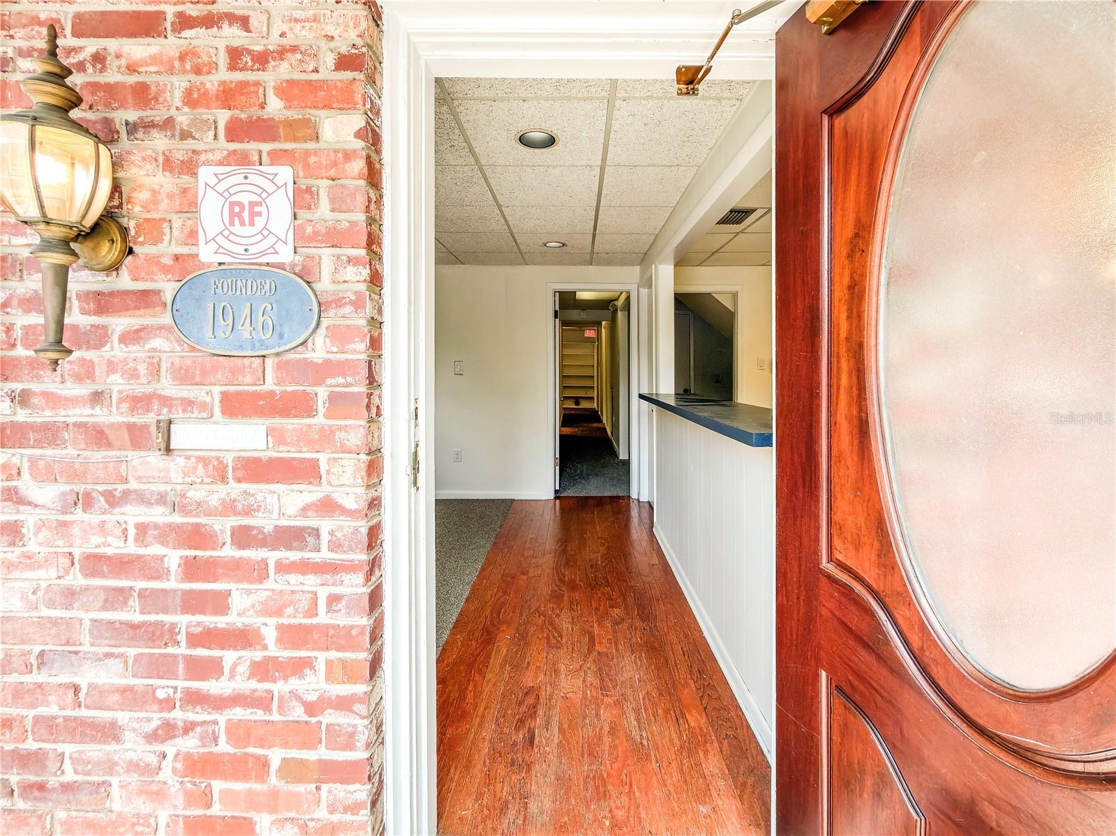 703 E Pine St Property Photo 3