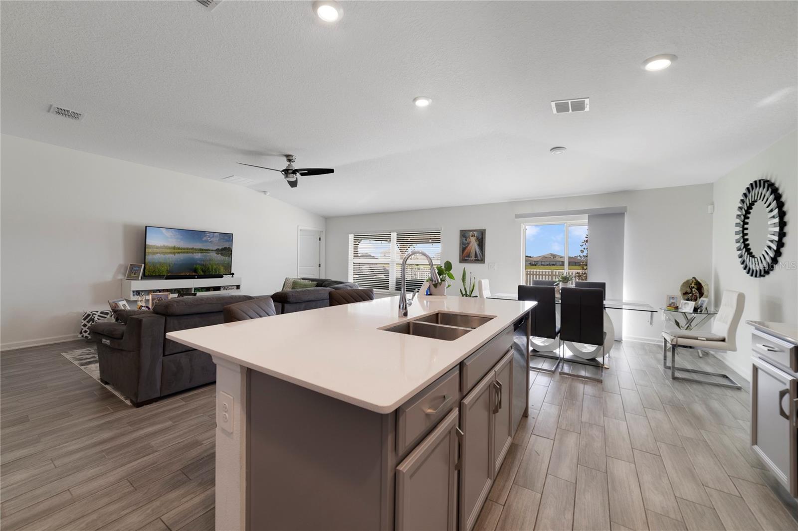O6307379 Property Photo 5