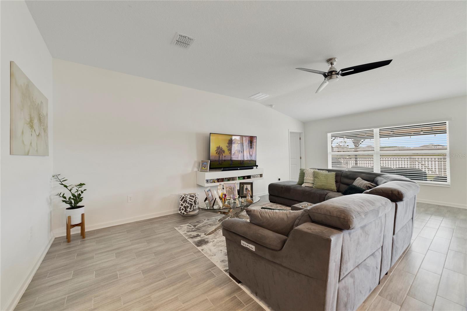 O6307379 Property Photo 7