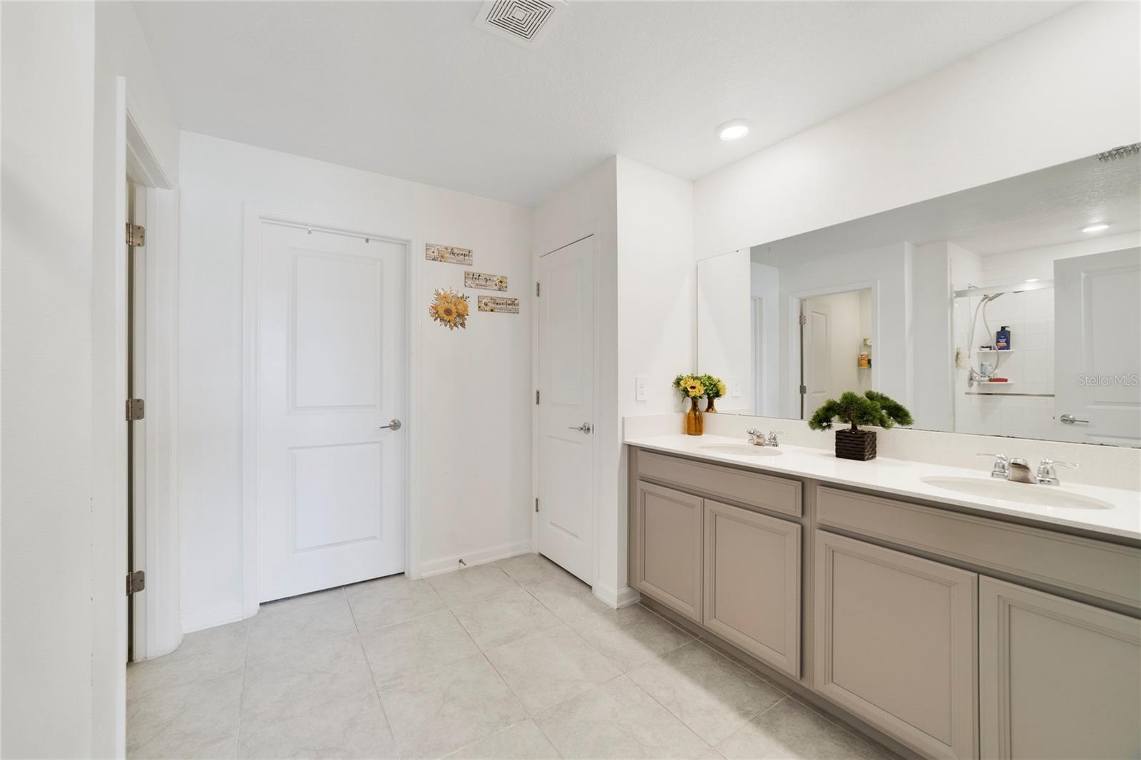 O6307379 Property Photo 15