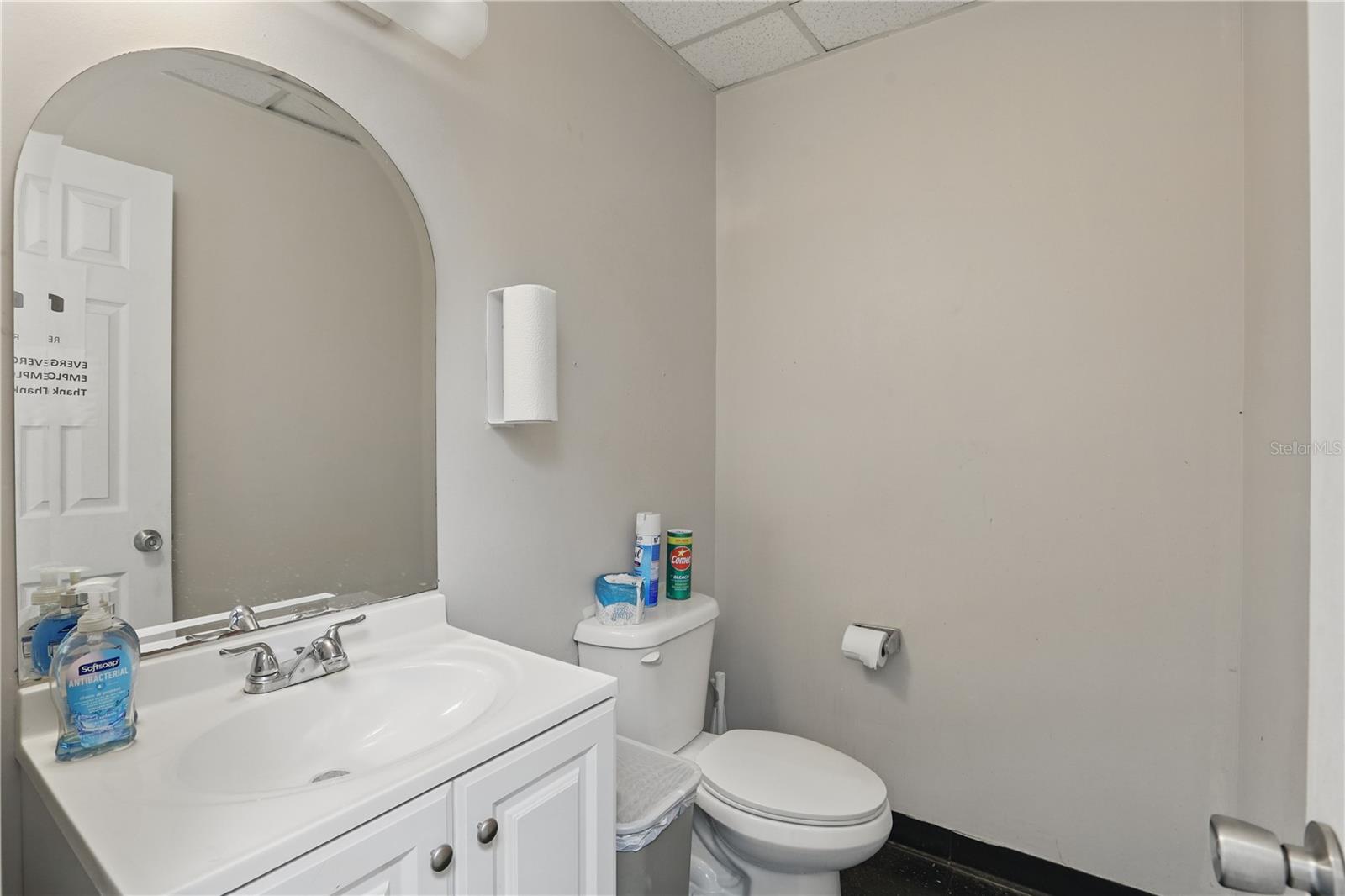 O6307495 Property Photo 27