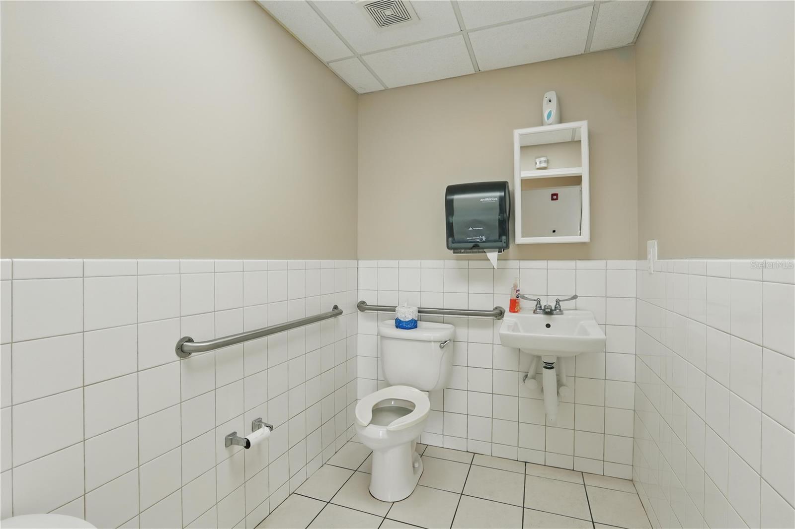 O6307495 Property Photo 74