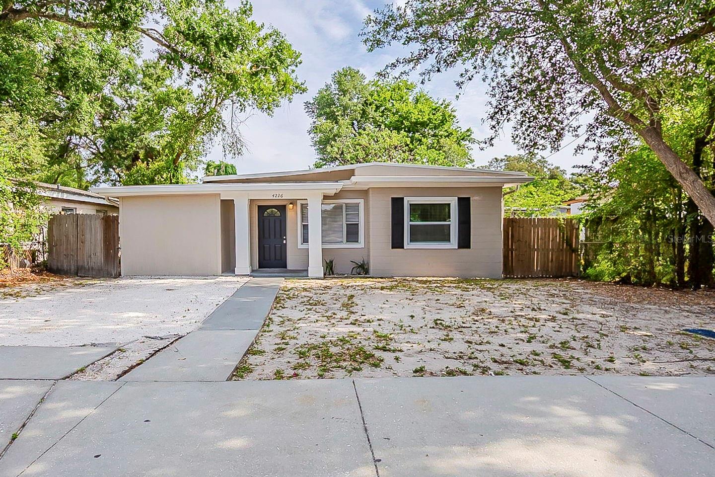 4226 E EMMA ST Property Photo 1