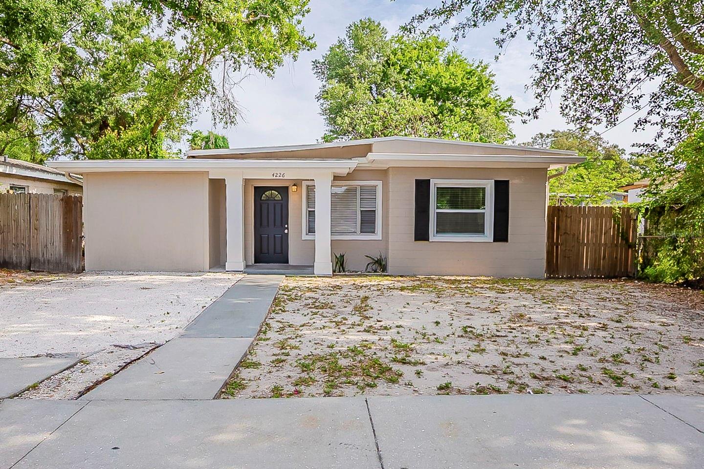 4226 E Emma St Property Photo 2