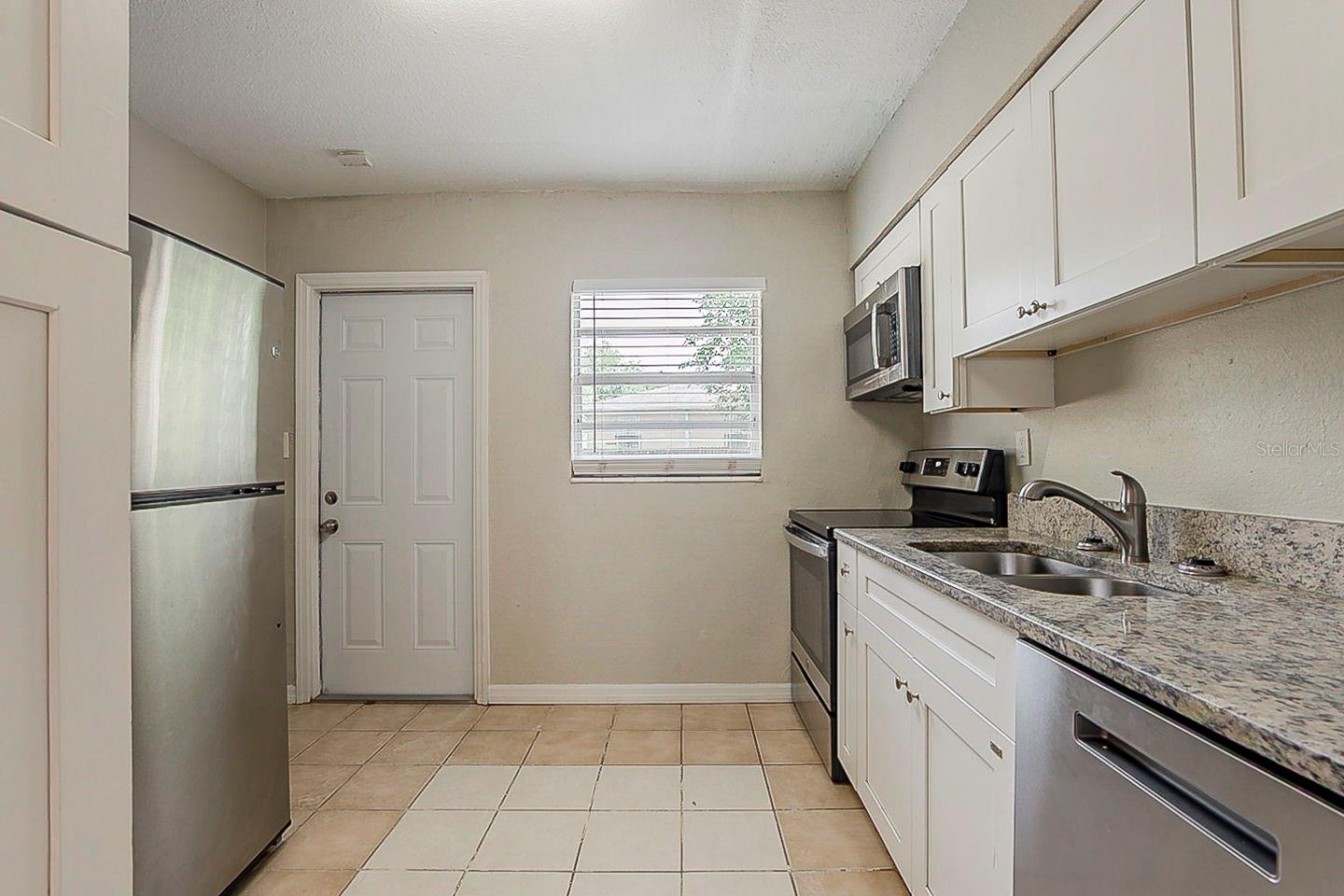 4226 E Emma St Property Photo 3