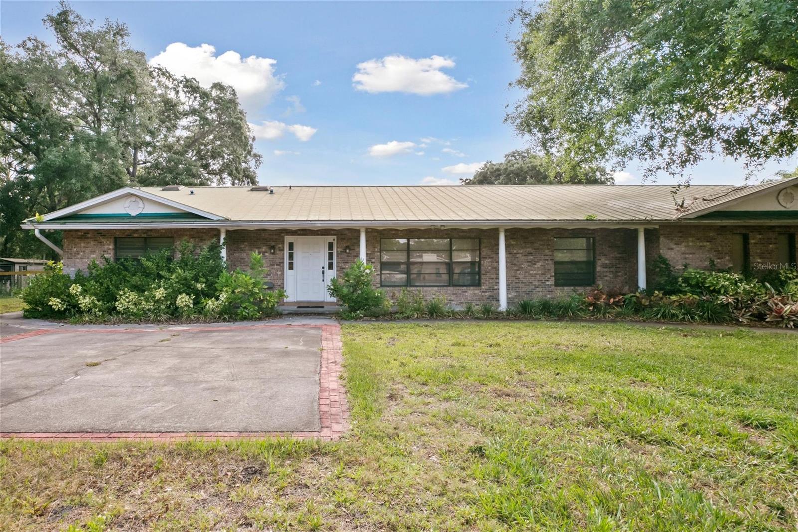949 Shadow Oaks Rd Property Photo