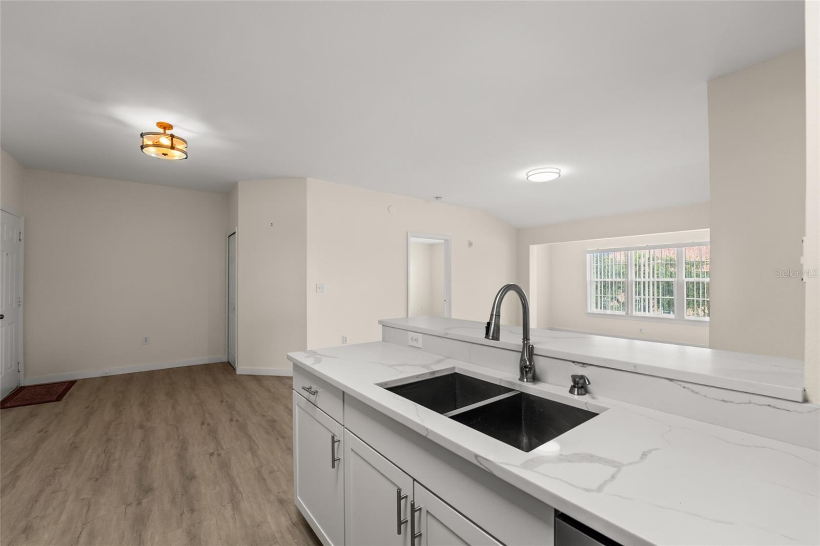 5447 Vineland Rd #1308 Property Photo 7