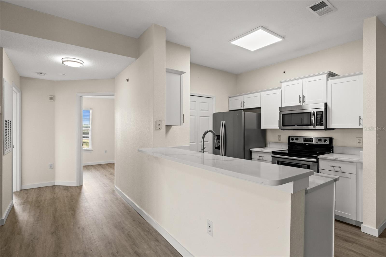 5447 Vineland Rd #1308 Property Photo 8