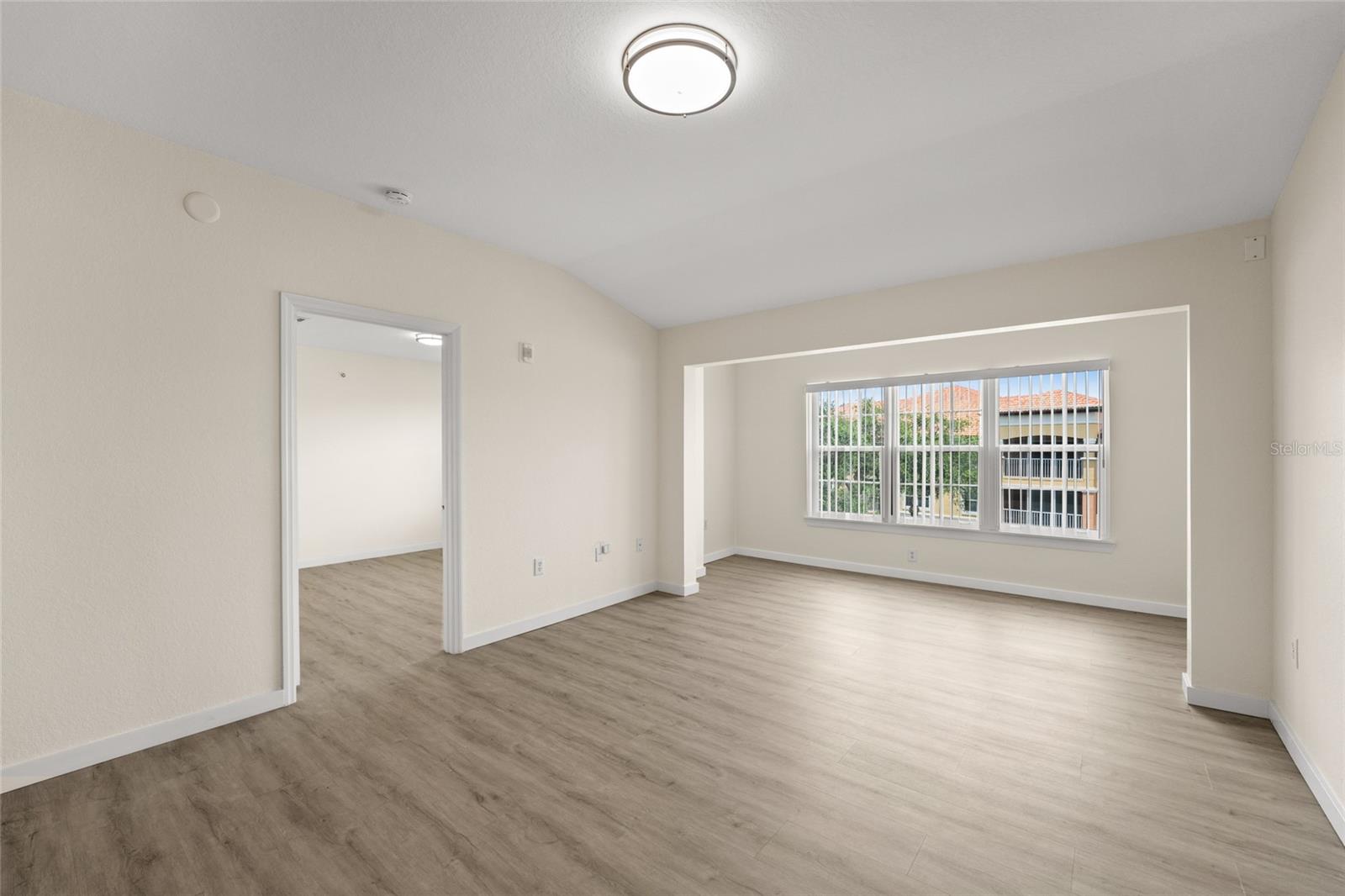 5447 Vineland Rd #1308 Property Photo 9