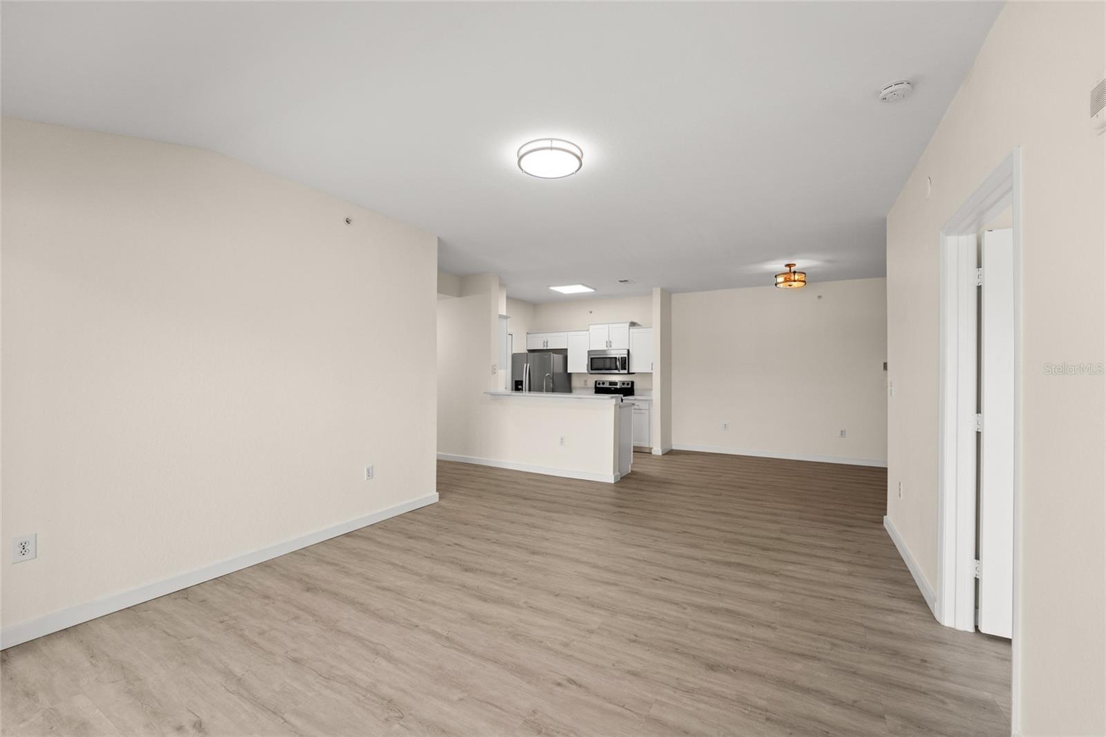 5447 Vineland Rd #1308 Property Photo 13