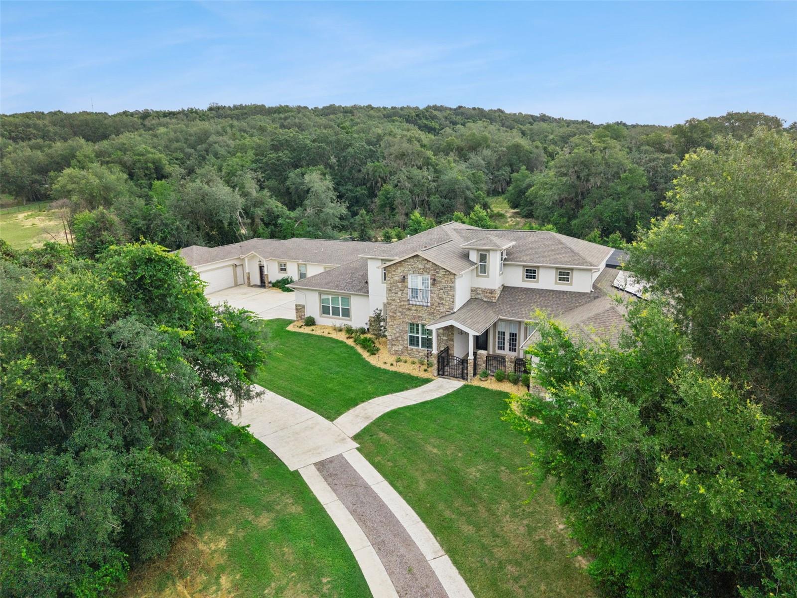 20199 Sweetwood Ln Property Photo 2