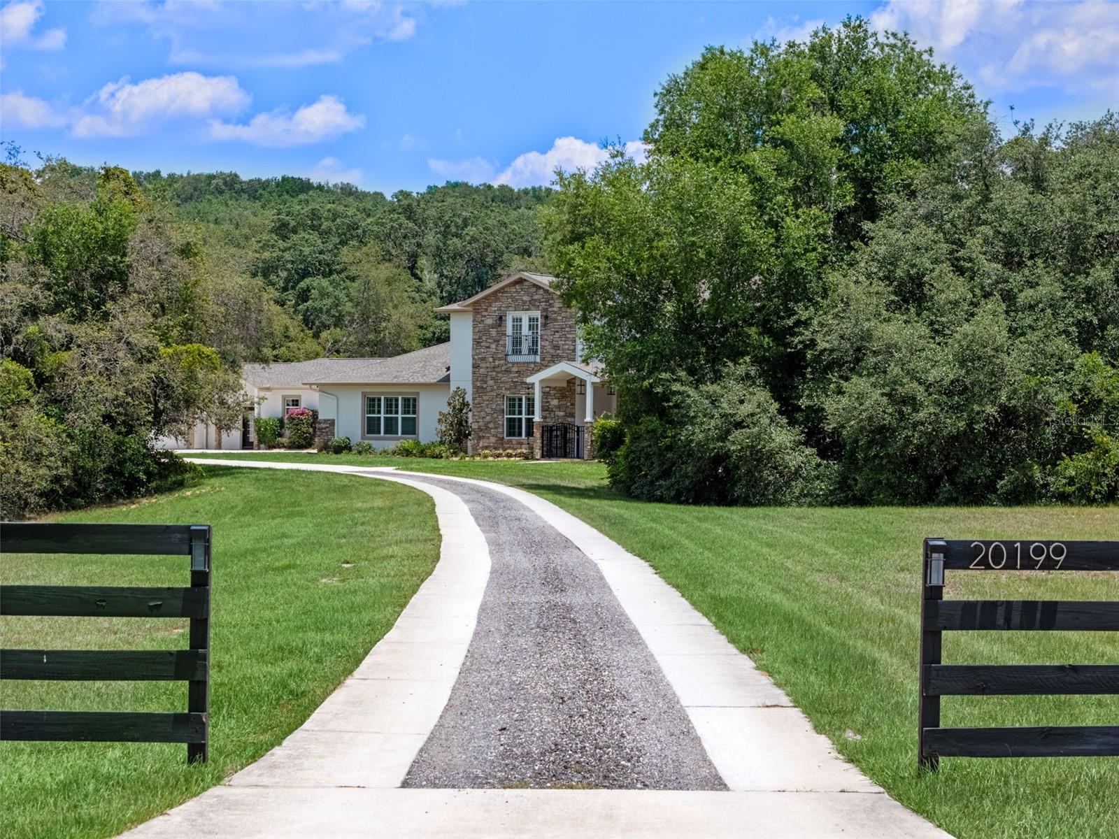20199 Sweetwood Ln Property Photo 6