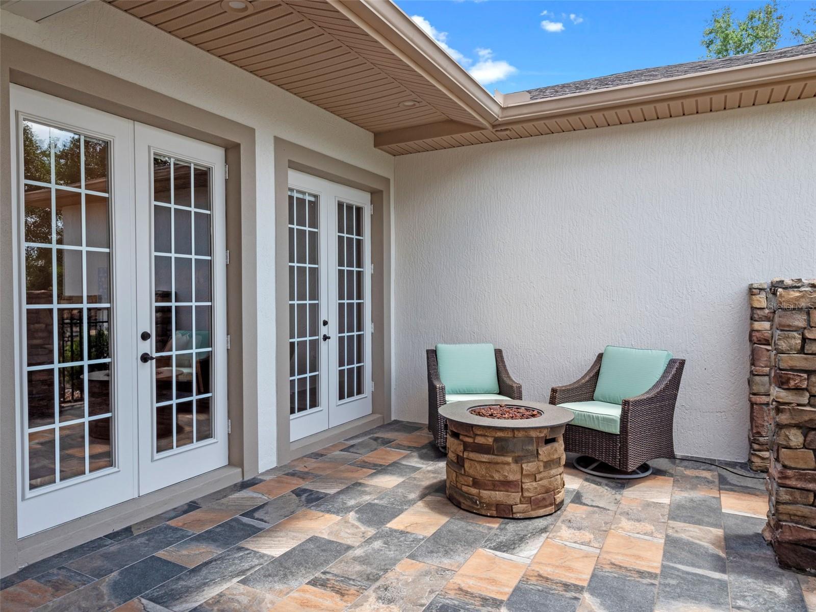 20199 Sweetwood Ln Property Photo 7