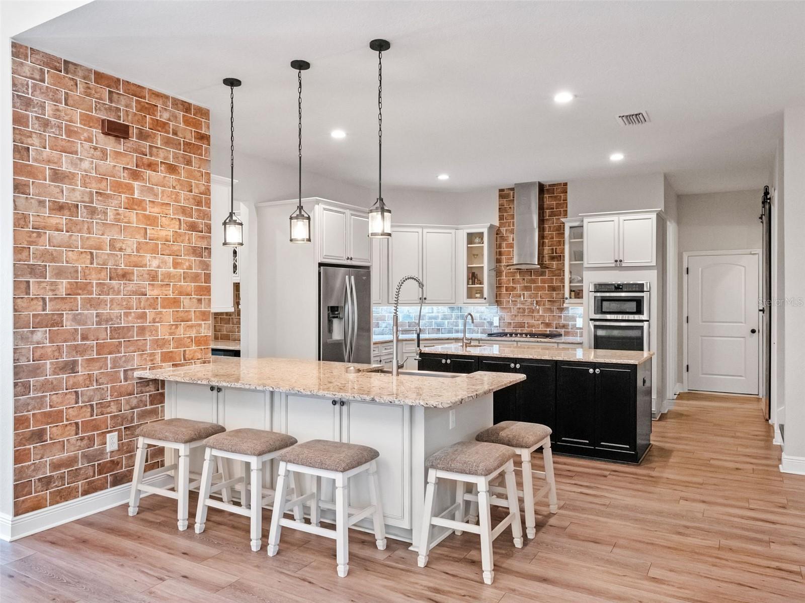 20199 Sweetwood Ln Property Photo 18