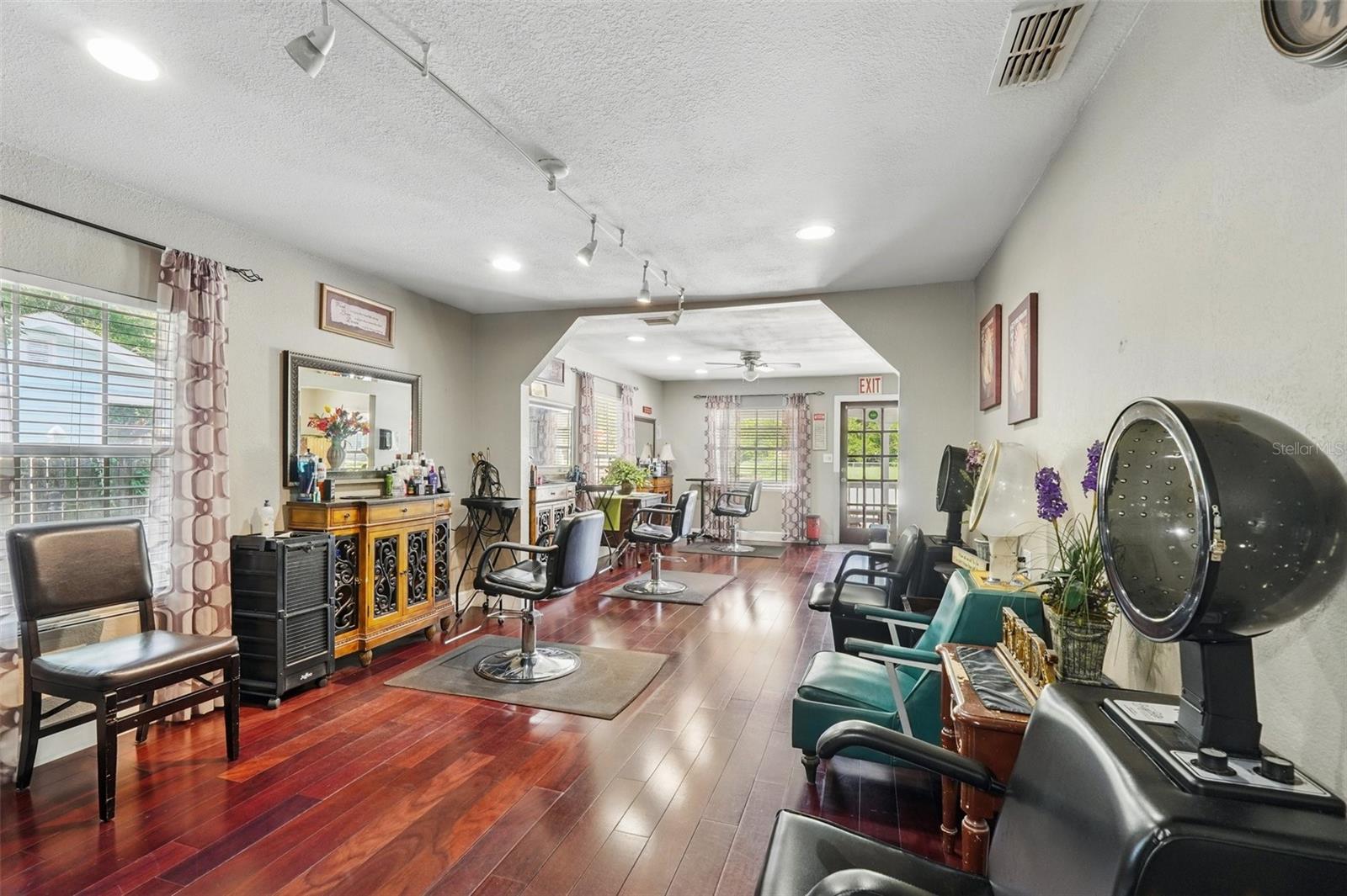 205 S Highland Ave Property Photo 9