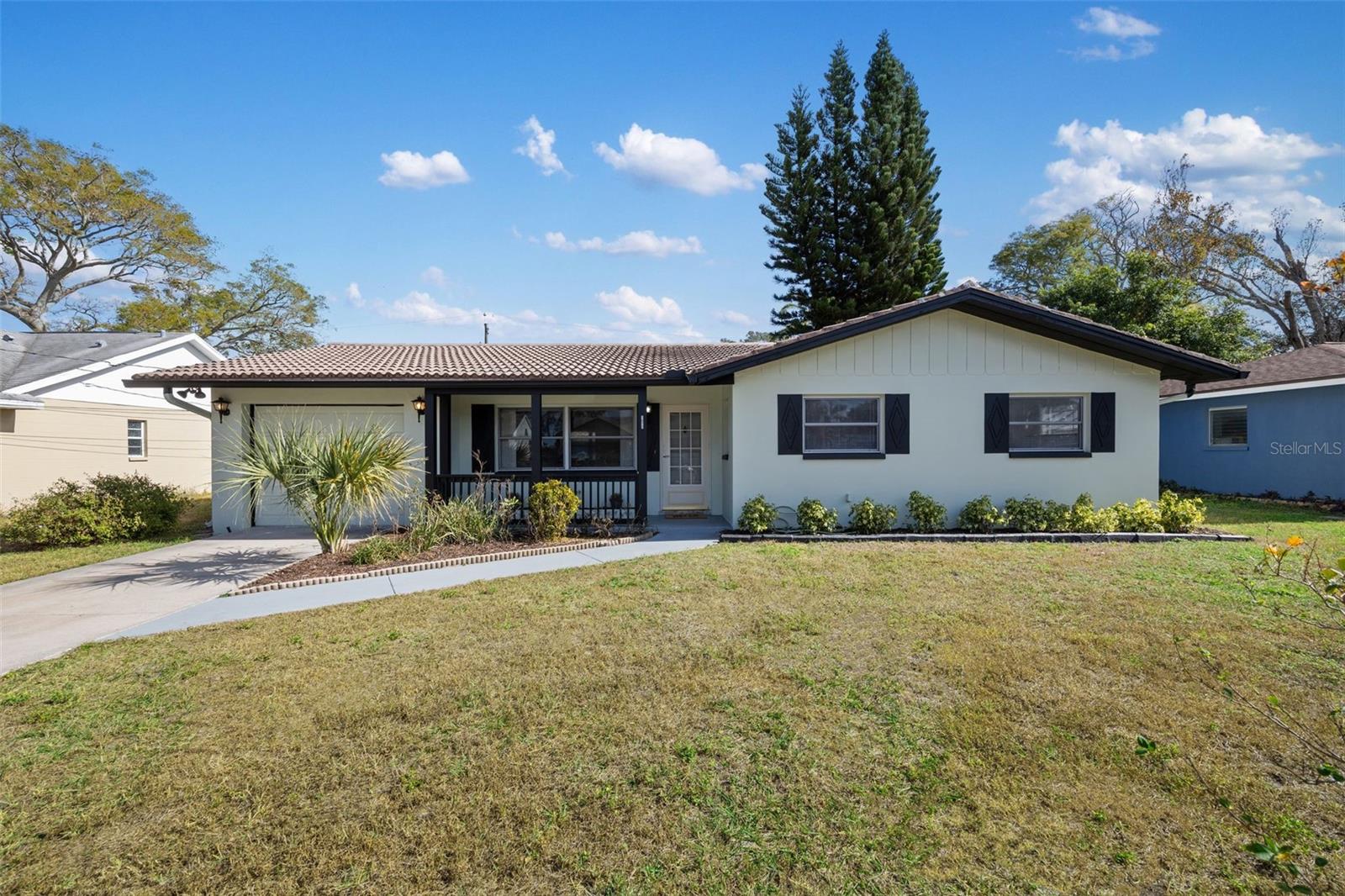 1073 Kenwood Dr Property Photo 1