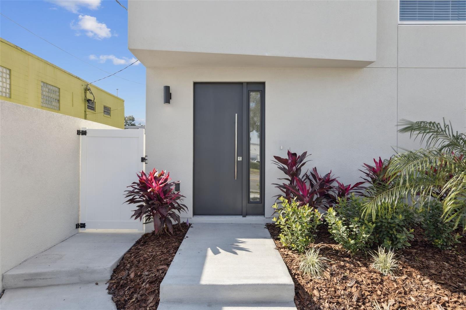 544 N Bumby Ave #5 Property Photo 1