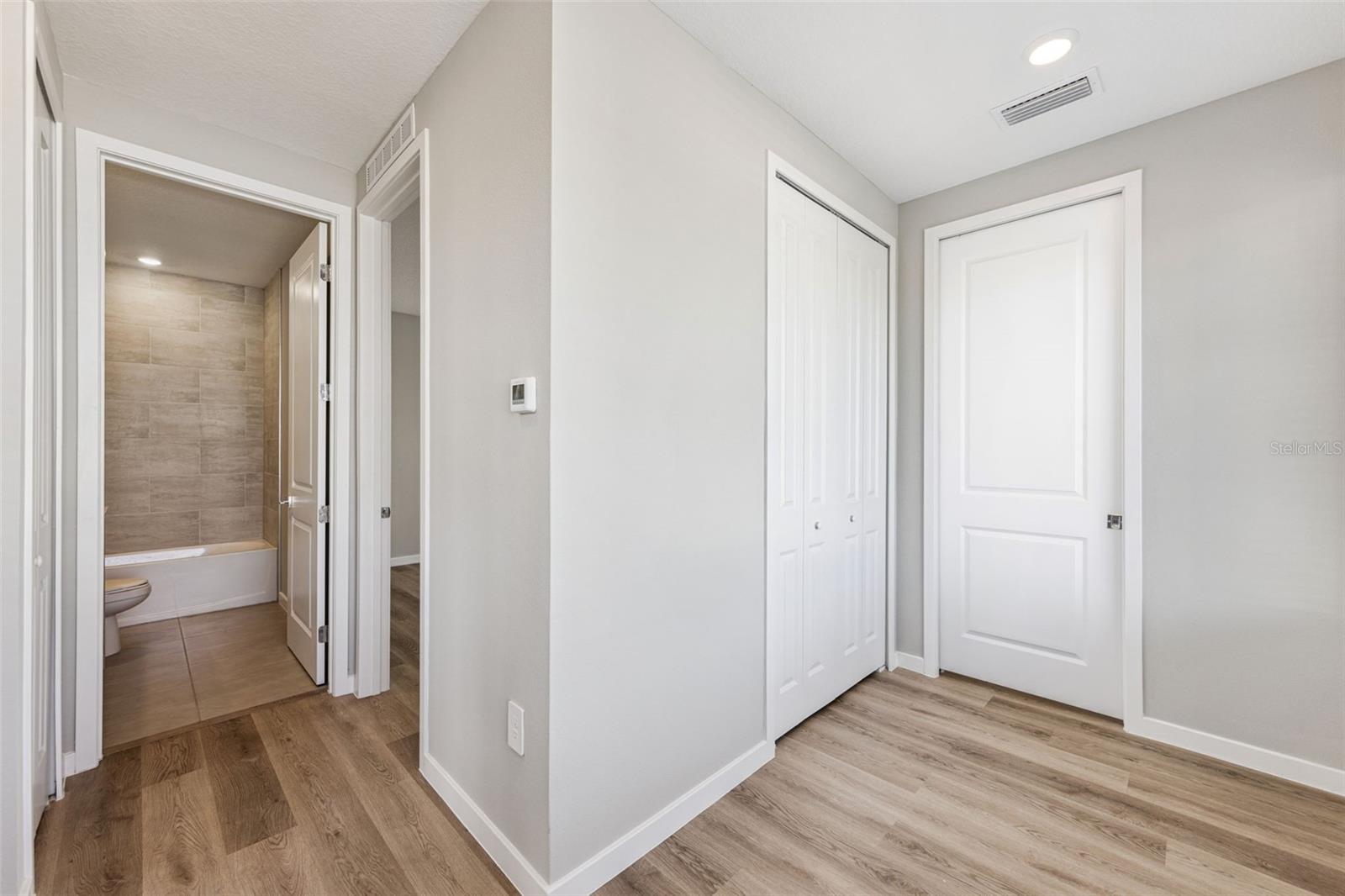 544 N Bumby Ave #5 Property Photo 3