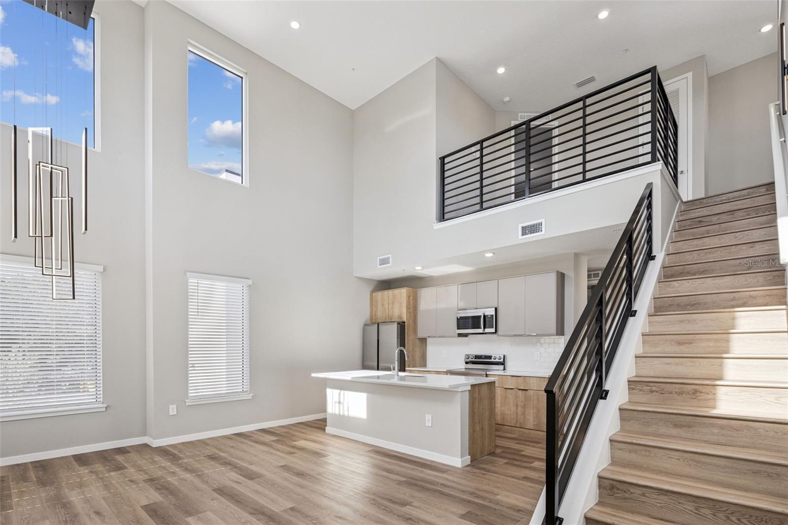 544 N Bumby Ave #5 Property Photo 6