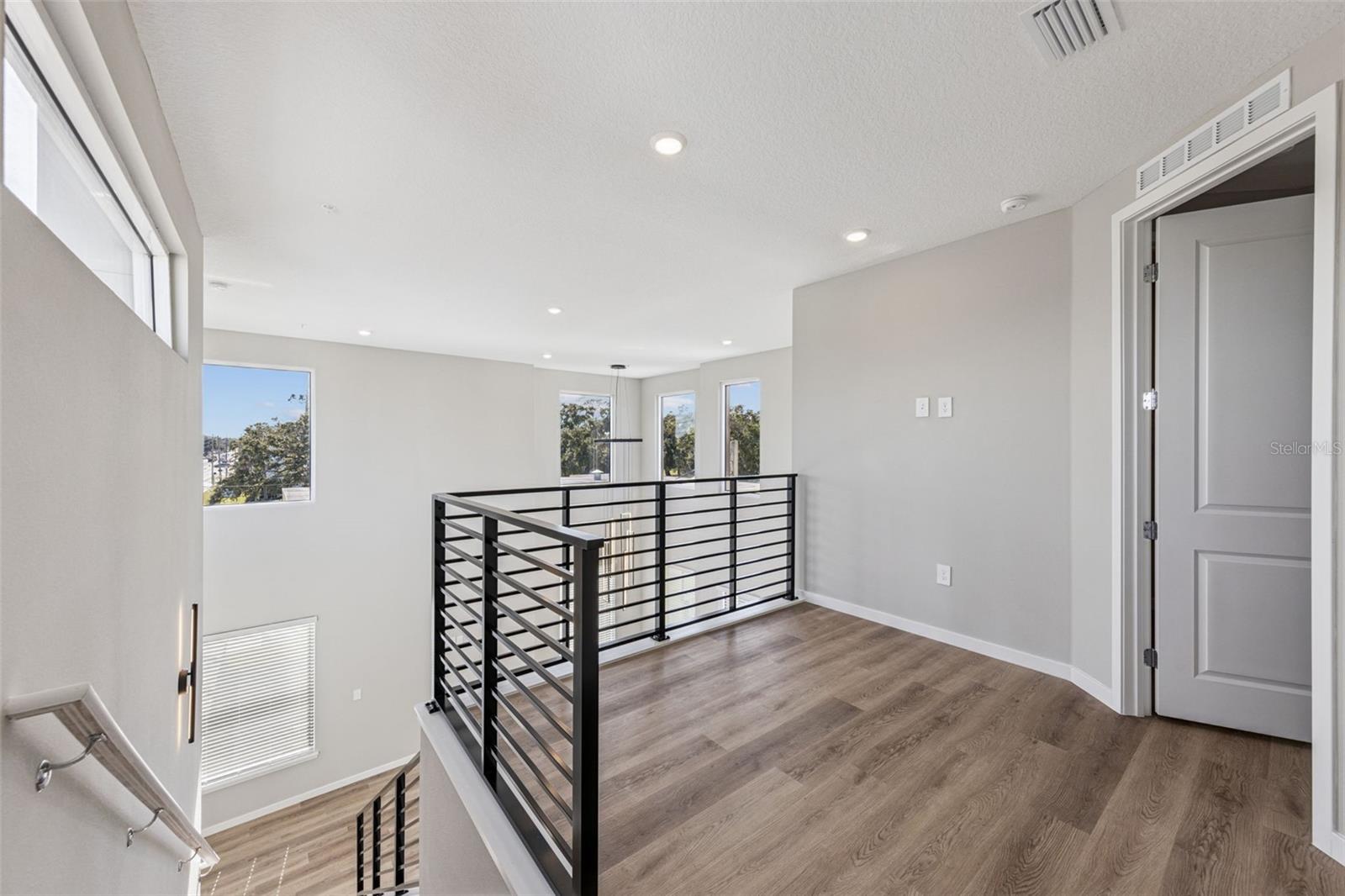 544 N Bumby Ave #5 Property Photo 8
